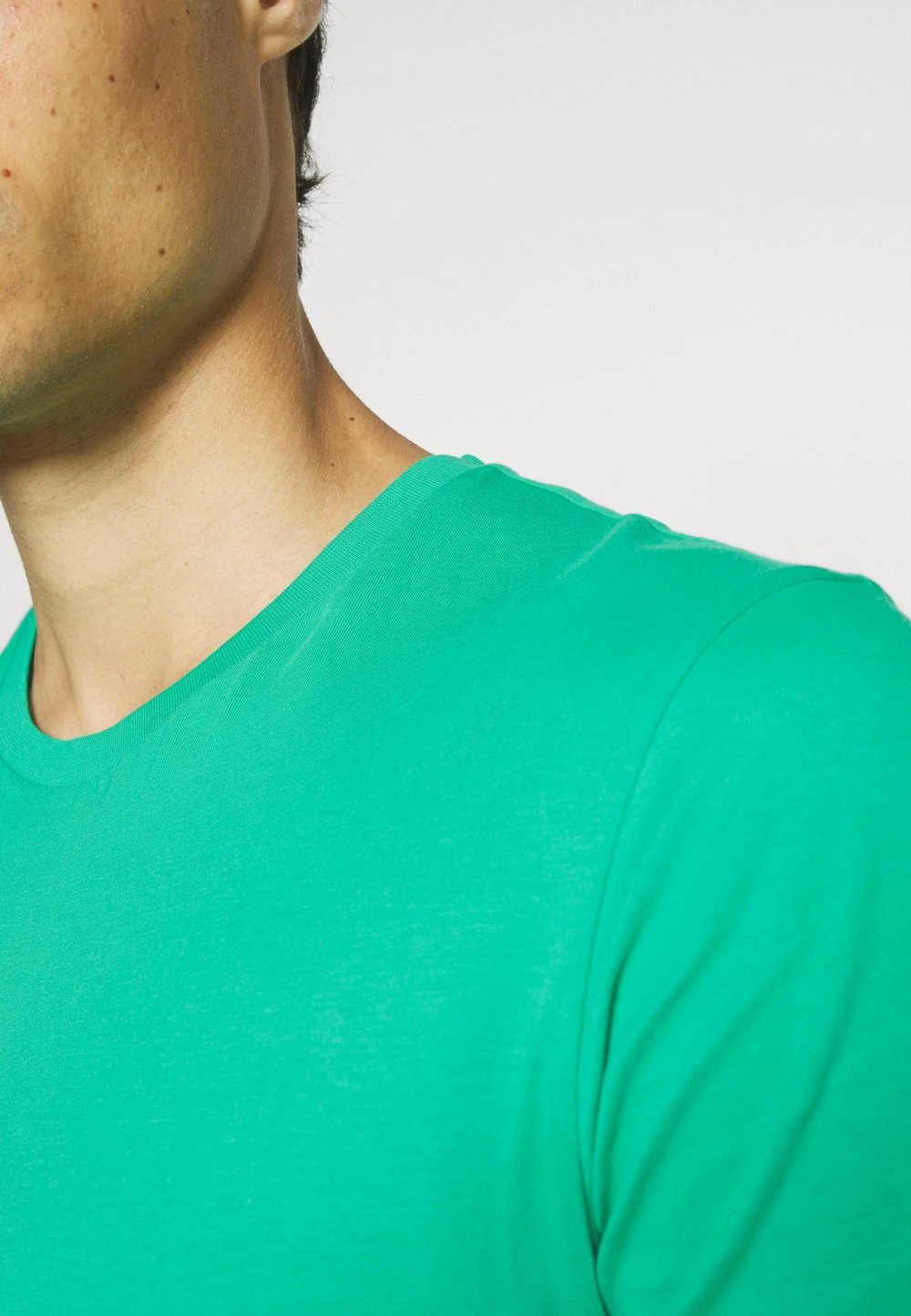 Offres 🛒 Prix Réduit Pier One 2 PACK - T-shirt basique t-shirts col rond homme 👏 8 Offres 🛒 Prix Réduit Pier One 2 PACK - T-shirt basique t-shirts col rond homme 👏 – Image 6