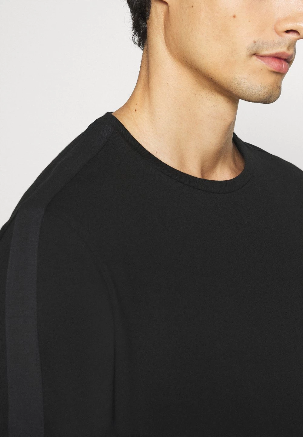 Meilleure vente 😀 Pier One LOUNGE TEE - Haut de pyjama Promos pyjamas col rond homme 🎁 8 Meilleure vente 😀 Pier One LOUNGE TEE - Haut de pyjama Promos pyjamas col rond homme 🎁 – Image 6