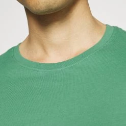 Top 10 🛒 Pier One 5 PACK - T-shirt basique Meilleur Prix Garanti t-shirts col rond homme 👍 -Pier One Soldes Magasin daa5da860cd34cf2b81267bca6ea317b