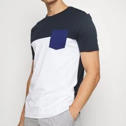 De gros 🎁 Qualité garantie 100% Pier One T-shirt imprimé - dark blue t-shirts col rond homme ⌛ -Pier One Soldes Magasin e15673be30704a41be54d1f6f35f760b