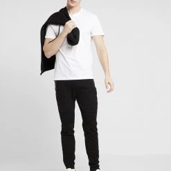 Budget 🎉 Pier One Prix Abordable 5 PACK - T-shirt basique t-shirts col rond homme 😀 19 Budget 🎉 Pier One Prix Abordable 5 PACK - T-shirt basique t-shirts col rond homme 😀 -Pier One Soldes Magasin e2ce631199b64e6da852ebf66bbec27f