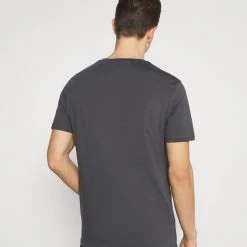 Grosses soldes 👍 Prix Favorable Pier One T-shirt imprimé t-shirts col rond homme 😍 13 Grosses soldes 👍 Prix Favorable Pier One T-shirt imprimé t-shirts col rond homme 😍 -Pier One Soldes Magasin e32c14e14c794049bf2ca70f5cda0d39