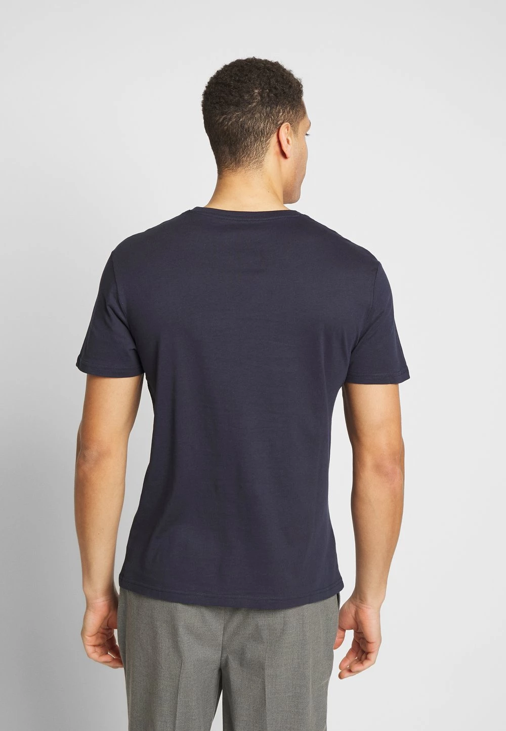Meilleur prix 👏 Soldes Pier One 3 PACK - T-shirt basique t-shirts col rond homme 🌟 6 Meilleur prix 👏 Soldes Pier One 3 PACK - T-shirt basique t-shirts col rond homme 🌟 – Image 4