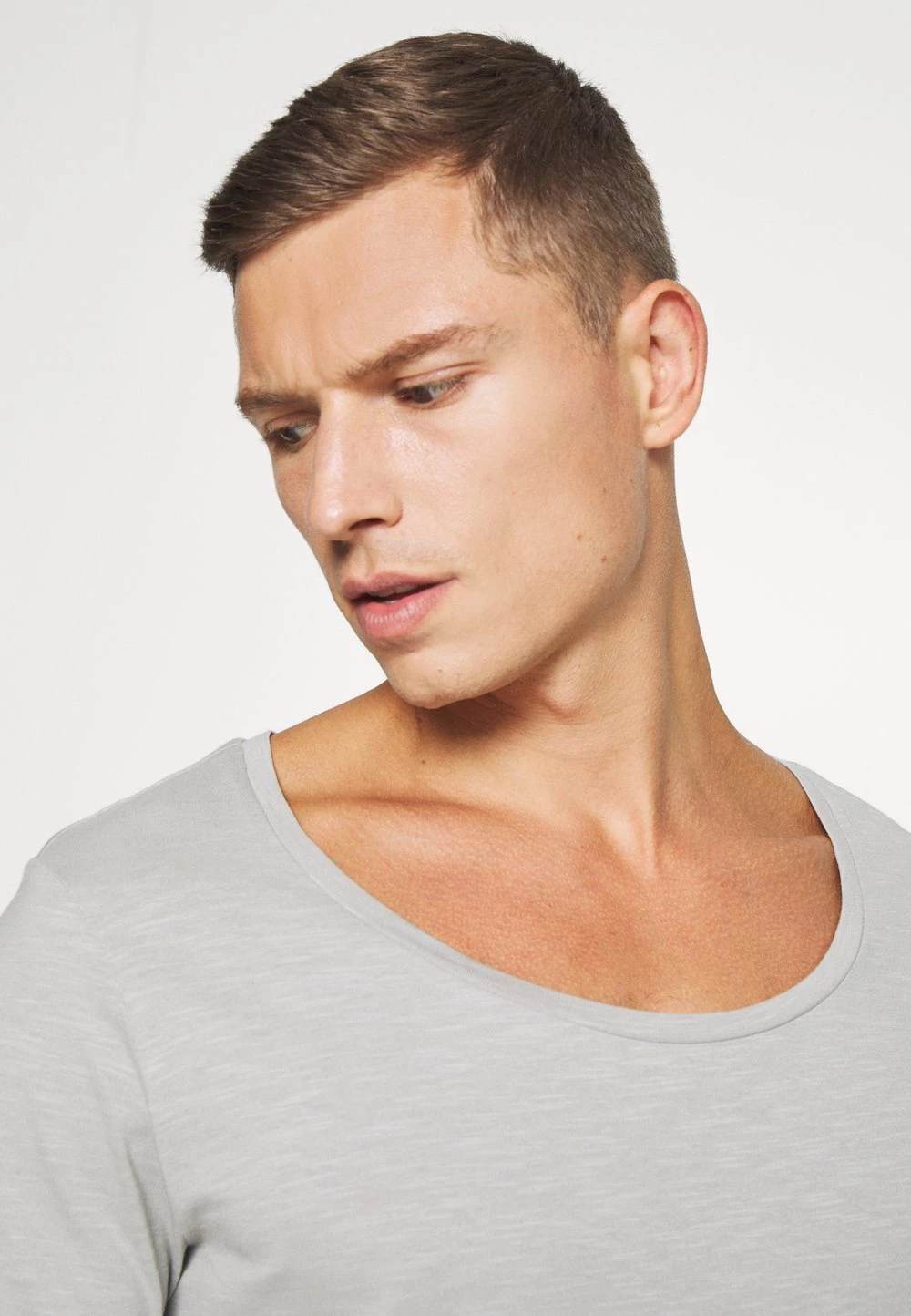 Le moins cher ✔️ Pier One T-shirt basique Assurance De l’Authenticité t-shirts encolure large ronde homme 💯 6 Le moins cher ✔️ Pier One T-shirt basique Assurance De l’Authenticité t-shirts encolure large ronde homme 💯 – Image 4