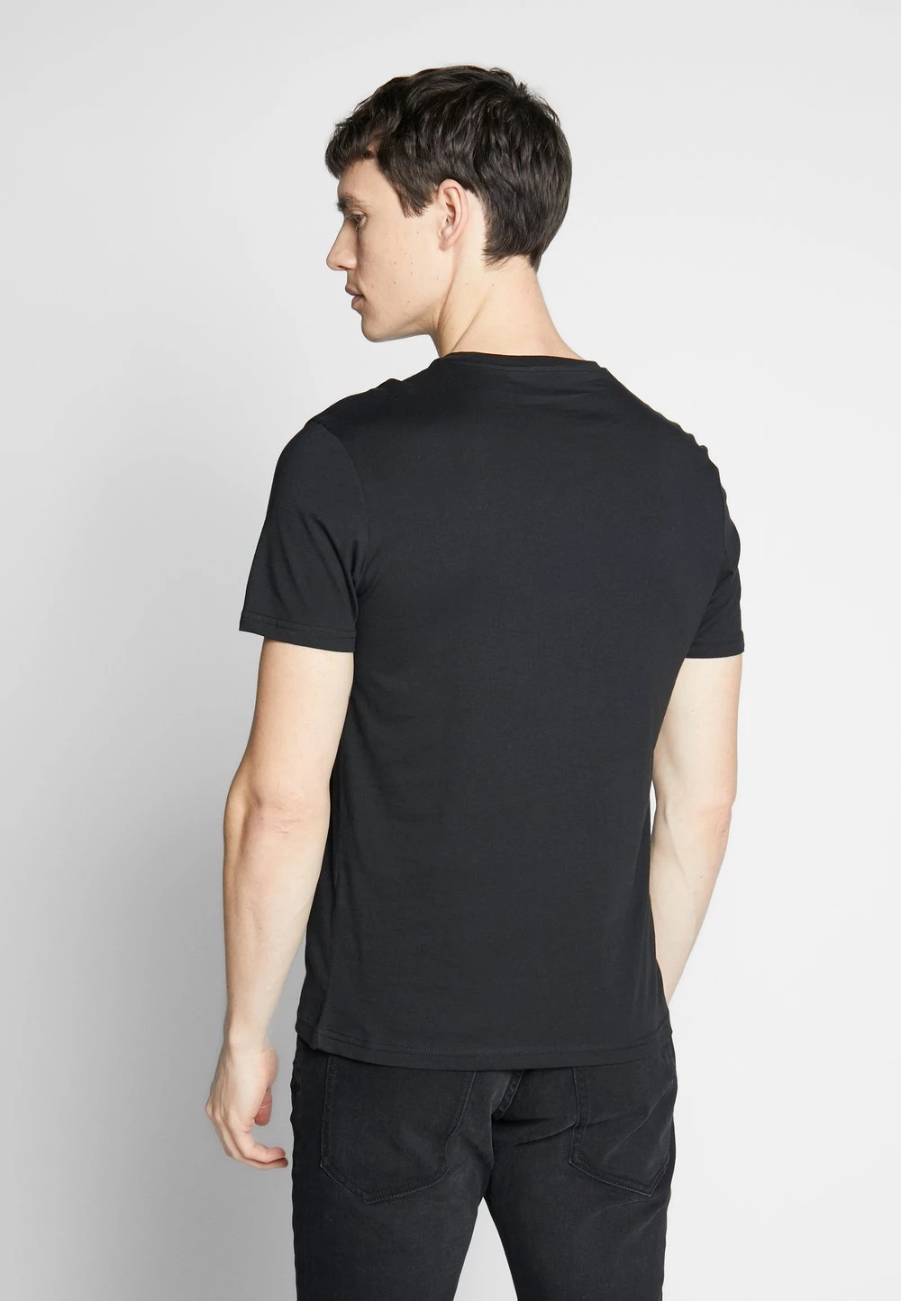 Sortie 👍 Pier One 3 PACK - T-shirt basique qualité absolue t-shirts & polos col rond homme 😍 6 Sortie 👍 Pier One 3 PACK - T-shirt basique qualité absolue t-shirts & polos col rond homme 😍 – Image 4