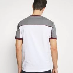 De gros ⭐ Pier One T-shirt imprimé Prix Acceptable t-shirts col rond homme 🤩 -Pier One Soldes Magasin e85f1c89f05242e7b592bb95a50f5e50