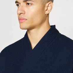 Meilleure affaire đ Pier One Peignoir Un Tarif PrĂ©fĂ©rentiel sous-vĂȘtements & chaussettes col châle homme đ 12 Meilleure affaire đ Pier One Peignoir Un Tarif PrĂ©fĂ©rentiel sous-vĂȘtements & chaussettes col châle homme đ -Pier One Soldes Magasin e8a23e172d1e49eba5a8a4af45a29f09