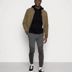 Le moins cher 🔔 Pier One Sweat à capuche Discount En Ligne sweats & hoodies homme 😍 -Pier One Soldes Magasin efce3d940b954a1783bc39f1240a1099