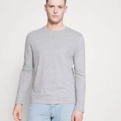 Promo 🌟 Pier One 5 PACK - T-shirt à manches longues Prix Exclusifs t-shirts col rond homme 🎉 17 Promo 🌟 Pier One 5 PACK - T-shirt à manches longues Prix Exclusifs t-shirts col rond homme 🎉 -Pier One Soldes Magasin f1774a4a7a3f444e865f7b6e75b4c3ba