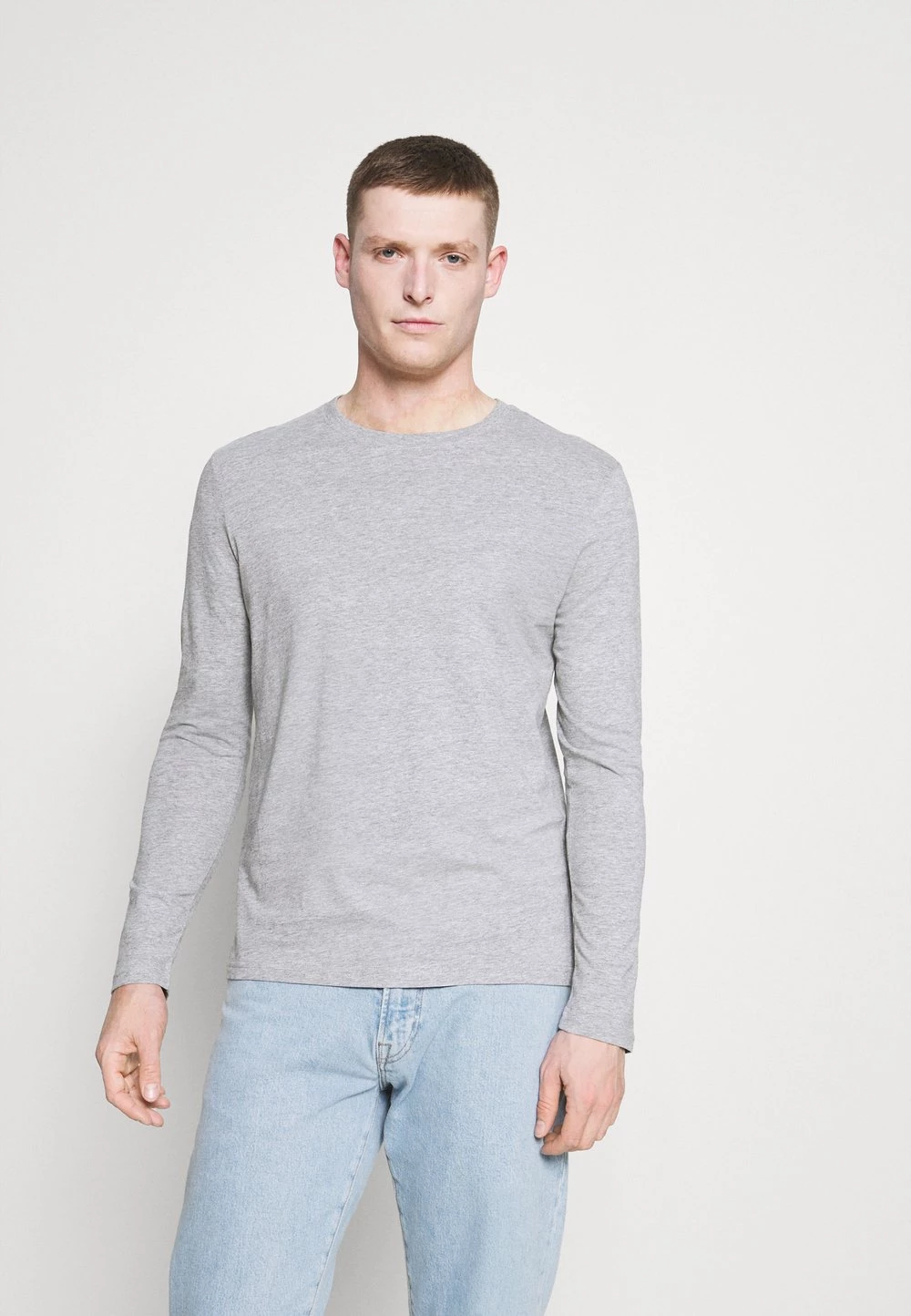 Promo 🌟 Pier One 5 PACK - T-shirt à manches longues Prix Exclusifs t-shirts col rond homme 🎉 6 Promo 🌟 Pier One 5 PACK - T-shirt à manches longues Prix Exclusifs t-shirts col rond homme 🎉 – Image 4