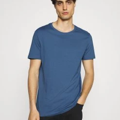 Top 10 ✨ Pier One 5 PACK - T-shirt basique Un Tarif Préférentiel t-shirts col rond homme 🛒 -Pier One Soldes Magasin f17f978d38c44c5484f1d841b0096e21