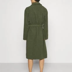 Offres 😍 Prix Favorable Pier One Peignoir sous-vêtements & chaussettes col ch&acirc;le homme ✨ -Pier One Soldes Magasin f2a5fe4328ec43debc992ddb62469631