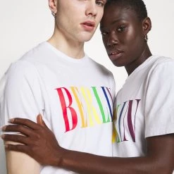 Meilleur prix ✨ Pier One PRIDE - T-shirt imprimé Soldes t-shirts col rond homme 🎁 -Pier One Soldes Magasin f5c132ee45a142548f9330f44769d77b