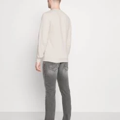 Top 10 🛒 Prix Avantageux Pier One Sweatshirt pulls et gilets col rond homme 🎉 -Pier One Soldes Magasin fa84b7c7b4604446bc7da285cfeda058