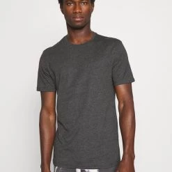 Budget 😀 Prix Gelé Pier One 3 PACK - T-shirt basique t-shirts col rond homme ✔️ -Pier One Soldes Magasin fbb1fa11fda54722bafd9df33f46d342